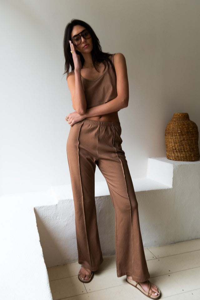 Wide-Leg Seams Pant